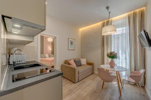 Royal Theatre Studio and Room - Housity