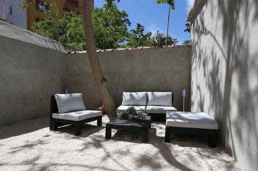 GregBnb - Studio Terrasse - PARKING INCLUS - CLIMATISÉ - 15min Gare - Housity