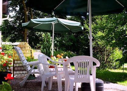 Lakeside Bed and Breakfast Berlin - Pension Am See - Housity