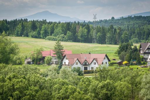 Staś -przy szkole nr 3 w Skawie - Housity