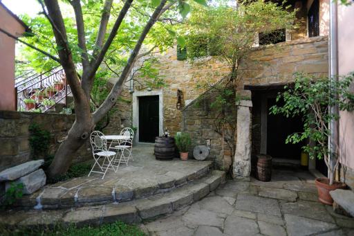 Traditional Istrian Stone House - Housity