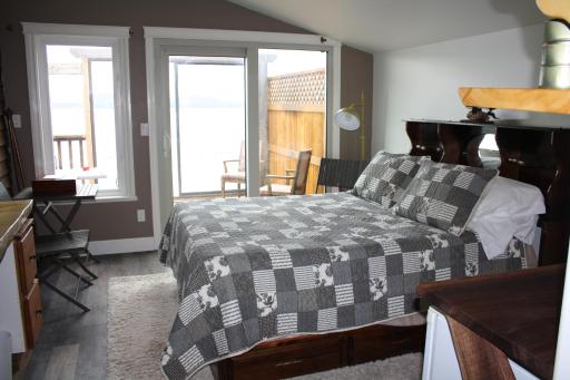 Beachfront · Private Beach Orca Lodge - Housity