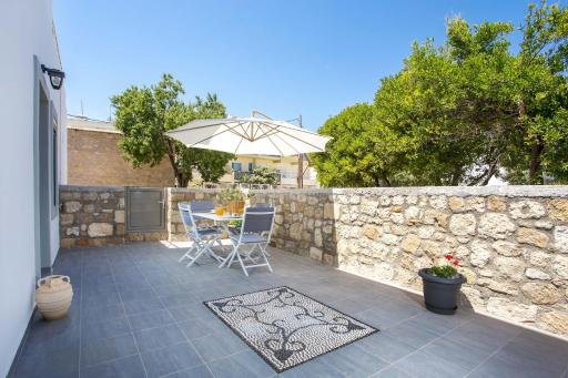 Ourania - Traditional House - Housity