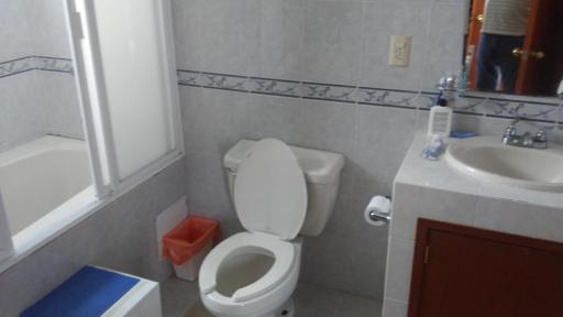 Casa privada completa , para 8 personas para descanso y o trabajo tambien por habitacion con baño privado para 2 o 4 personas compartiendo areas comunes - Housity