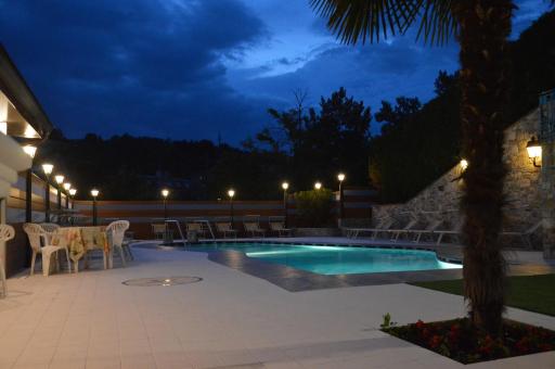 Hotel Plaza - Housity
