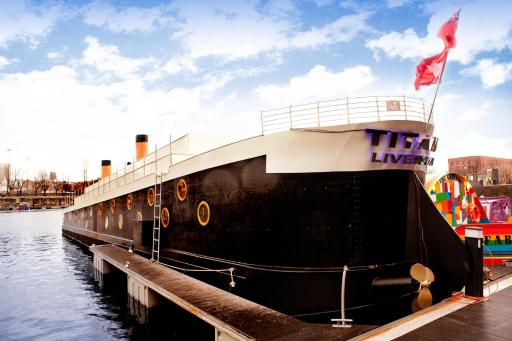 Titanic Boat - Housity