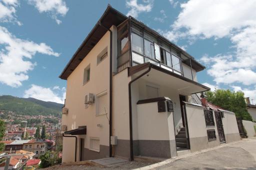 Deluxe Bellevue Apartments - Housity