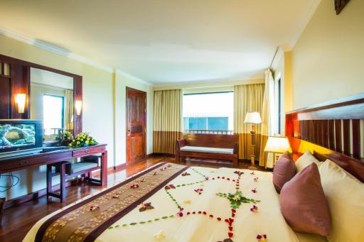 Royal Empire Hotel - Housity