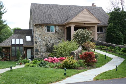 Alpenhof Bed & Breakfast - Housity
