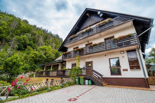 Bed & Breakfast Hisa Resje - Housity