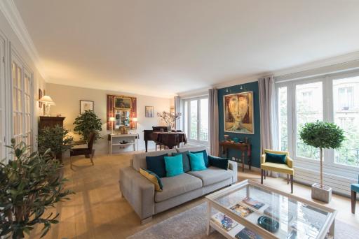 Veeve - Sophistication on Mozart Avenue - Housity