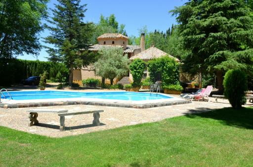 Chalet rural en La Mancha con jardin y piscina privados - Housity