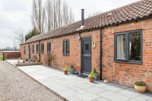 Thrush Nest Cottages - Wren Cottage sleeps 4, 2 bedrooms & Stable Cottage sleeps 2, 1 bedroom - Housity