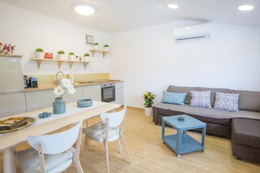 Isolana Apartment - Housity