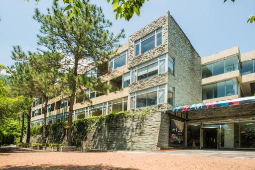 Cedarwood Villa - Housity