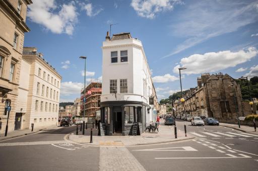 The Black Fox - Housity