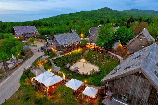 Ethno Houses Plitvice Lakes Hotel - Housity