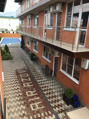 Air Azov - Housity