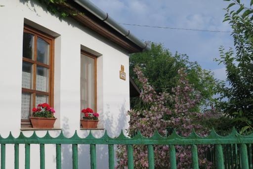 Cserépkályhás Vendégház - Housity