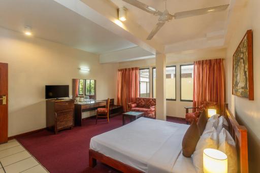 Hotel Janaki - Housity