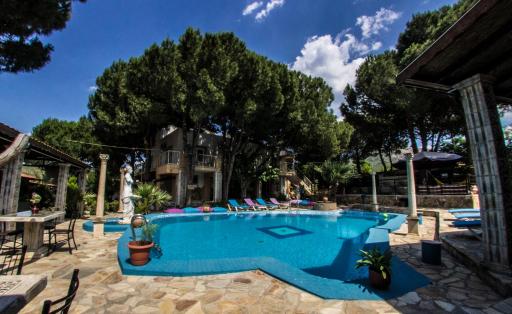 Atillas Getaway - Housity