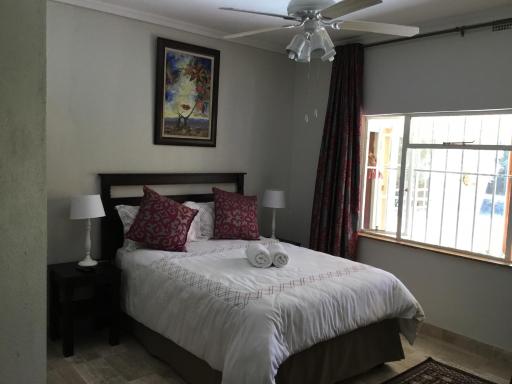 At The Rocks Country Estate - Housity