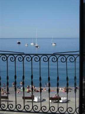 the sea at .. house - Housity