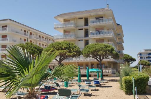 Appartamenti Diplomatic-Residence Fronte mare-Piazza Torino-Lido di Jesolo - Housity