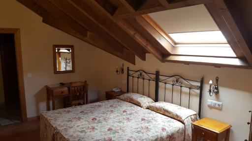 Hotel Naranjo De Bulnes - Housity