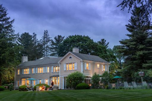 Devonfield Inn - Housity