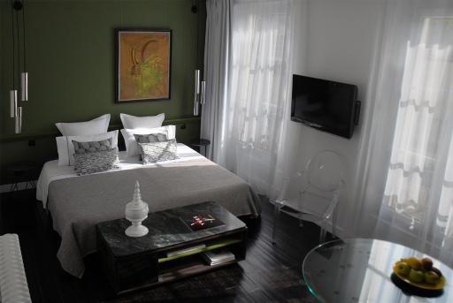 The Sleeping Lion - Housity