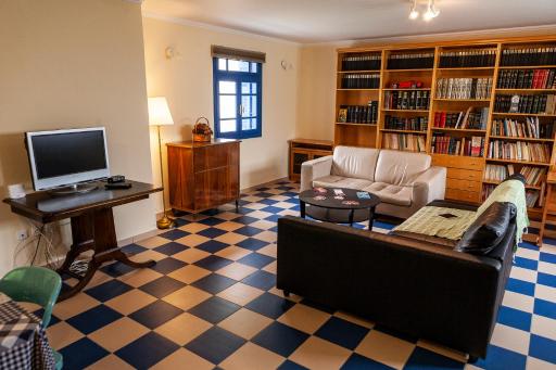 Theo's house in Chora! - Housity