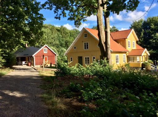 Prostens Bed & Breakfast - Housity