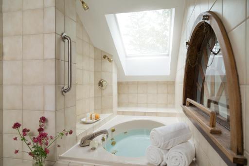 Devonfield Inn - Housity