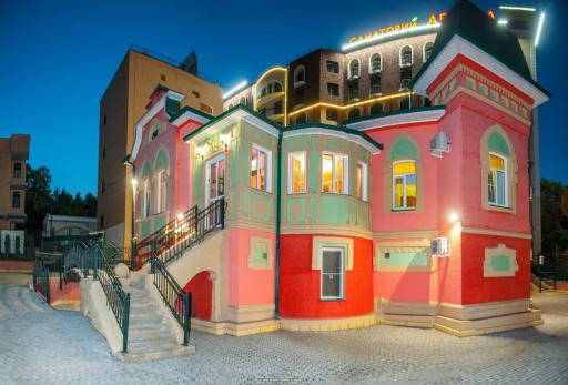 Pervy Dohodny Dom Korpus E - Housity