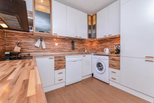Eleganto - Two Bedroom, Top Central, Stylish Apartment - Housity