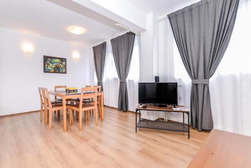 Eleganto - Two Bedroom, Top Central, Stylish Apartment - Housity
