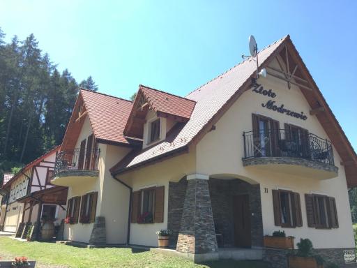 Zlote Modrzewie - Housity