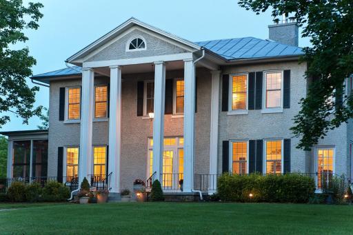 Steeles Tavern Manor Bed and Breakfast - Housity