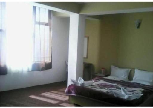 Mountain View Balcony rooms on main road Shimla - Housity