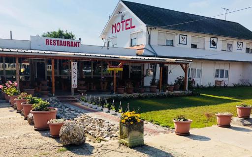 Rózsás Motel - Housity
