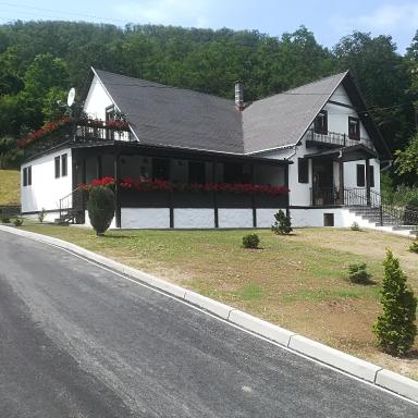 Penzion a Reštaurácia Hanišberg - Housity