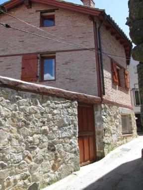 La Salamandra - Housity