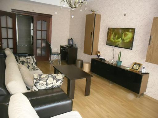 Nana's Flats - Housity