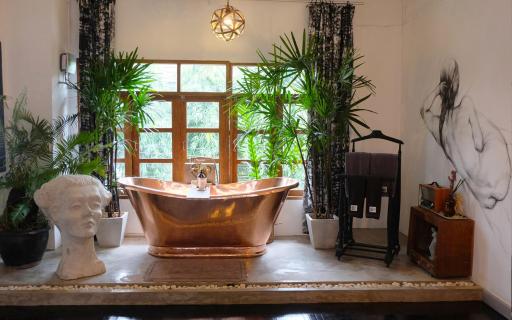 Artistic and Quirky Home with a Copper Bath and Complimentary Snack - Housity