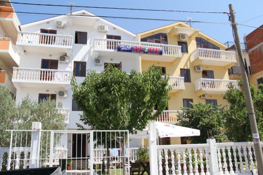 Apartments Hotel AL&DE - Housity