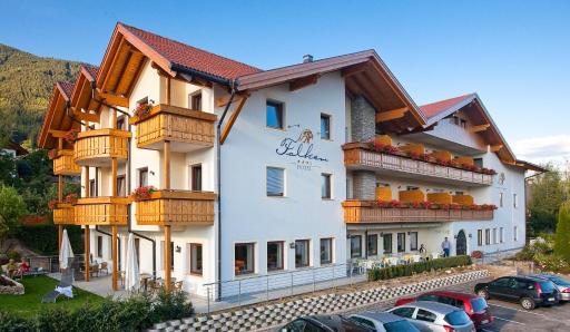 Hotel Falken - Housity