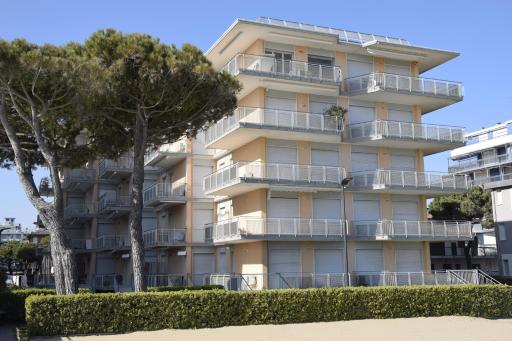 Vistamare Family Apartments - Housity