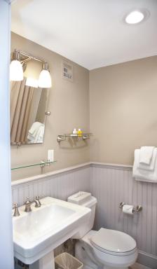 Concord's Colonial Inn - Housity