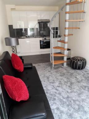 The Grove, Grove Road Ryde Po333lh - Housity